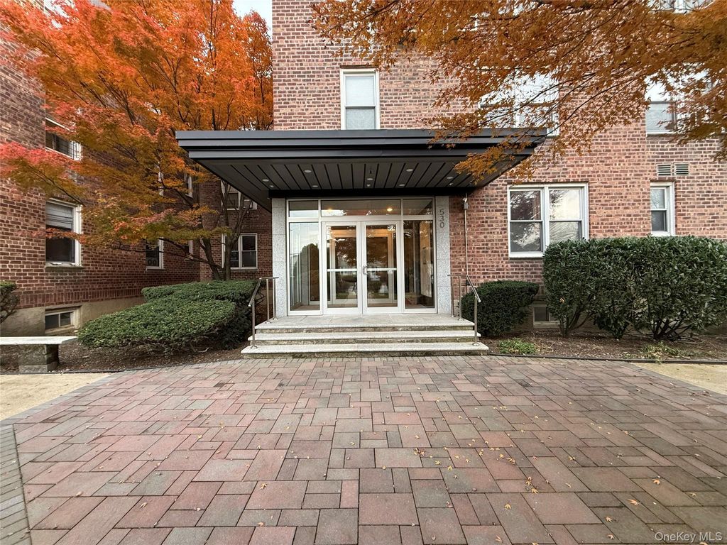 Photo of 530 Dubois Avenue #7C, Valley Stream, NY 11581 (MLS # 943995)