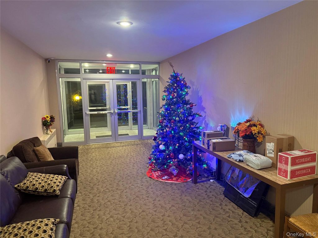 Photo of 530 Dubois Avenue #7C, Valley Stream, NY 11581 (MLS # 943995)