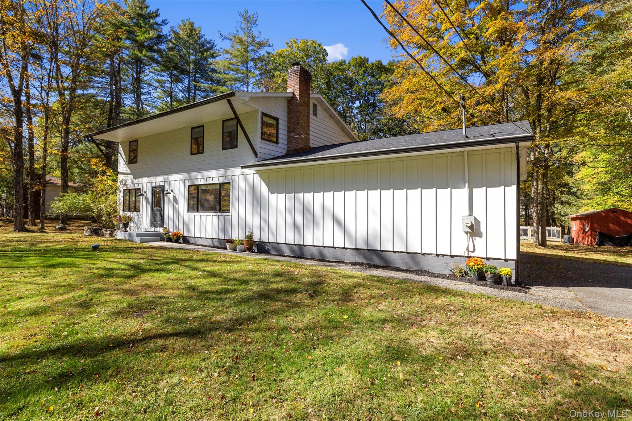 Woodstock, New York 12498, United States, 4 Bedrooms Bedrooms, ,3 BathroomsBathrooms,Residential,Active,225985