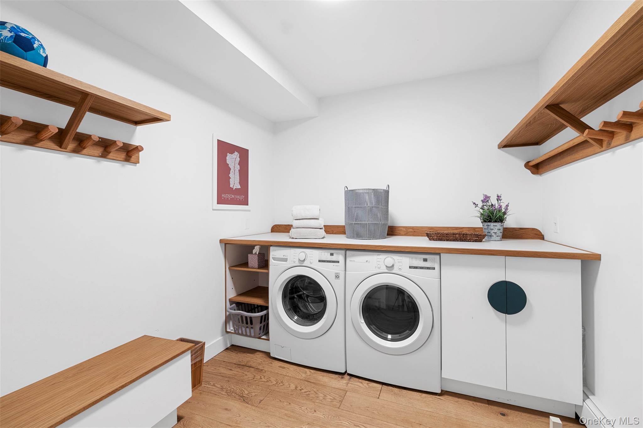 Woodstock, New York 12498, United States, 4 Bedrooms Bedrooms, ,3 BathroomsBathrooms,Residential,Active,225985