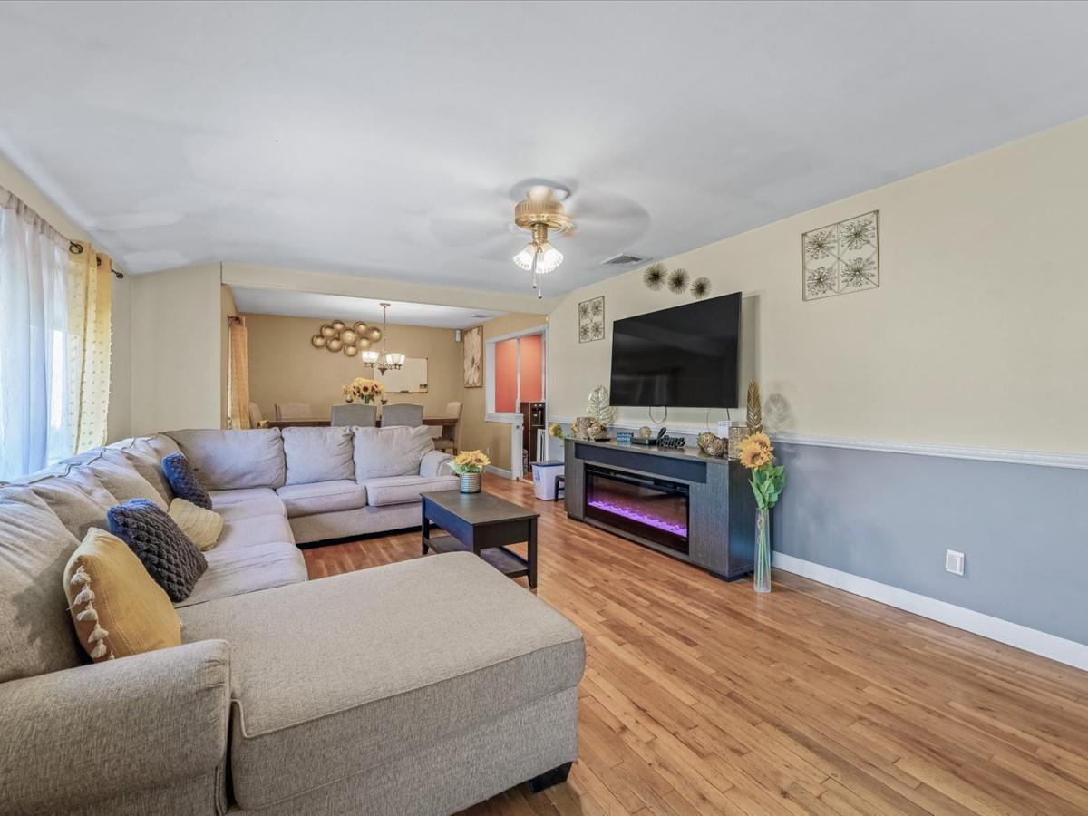 127 Elliot Avenue, Lake Grove, New York image 4