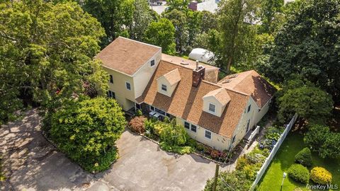 Photo of 7 Junior Drive, Ronkonkoma, NY 11779 (MLS # 945674)