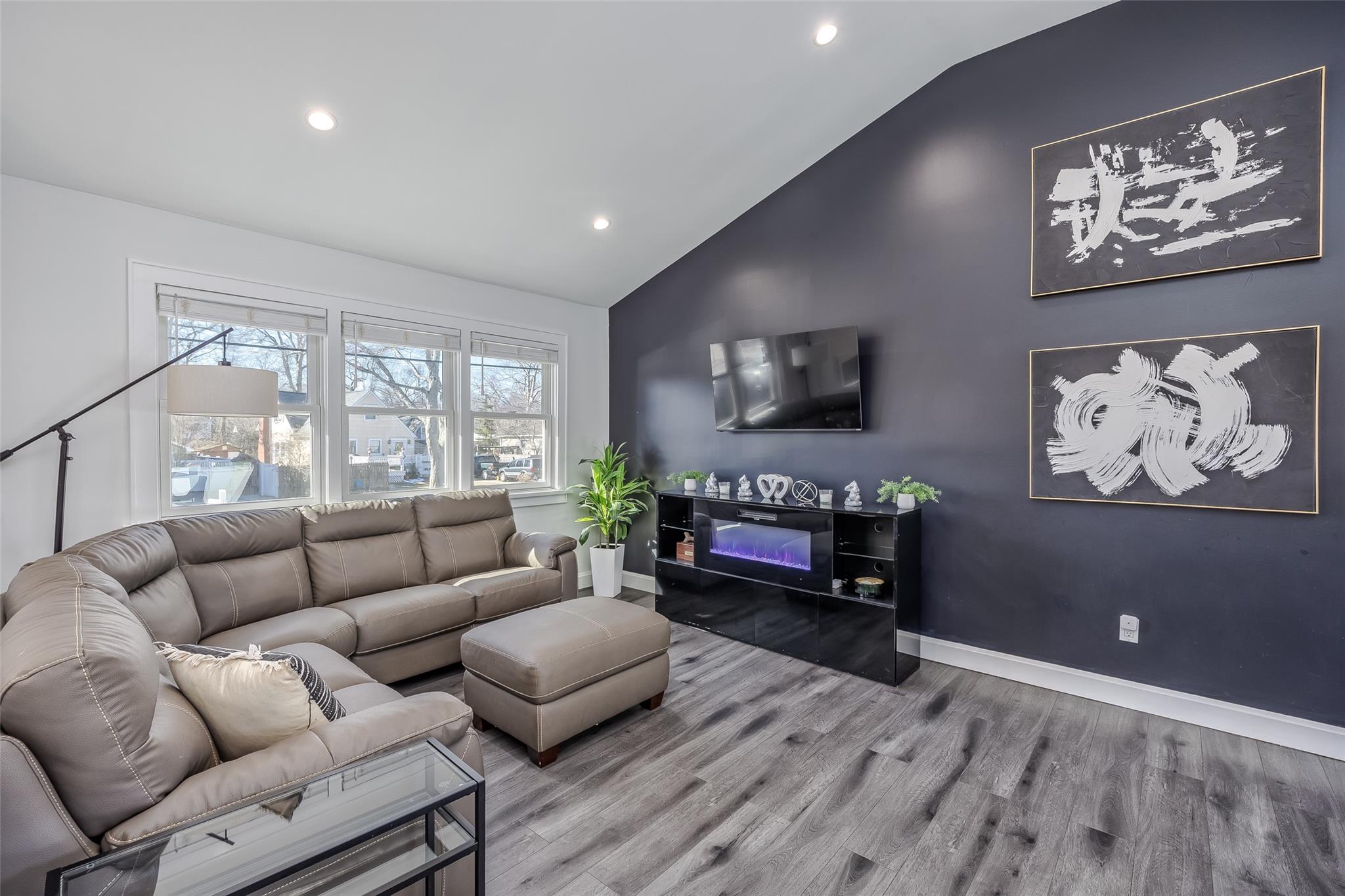 322 Oak Neck Road, West Islip, New York image 4