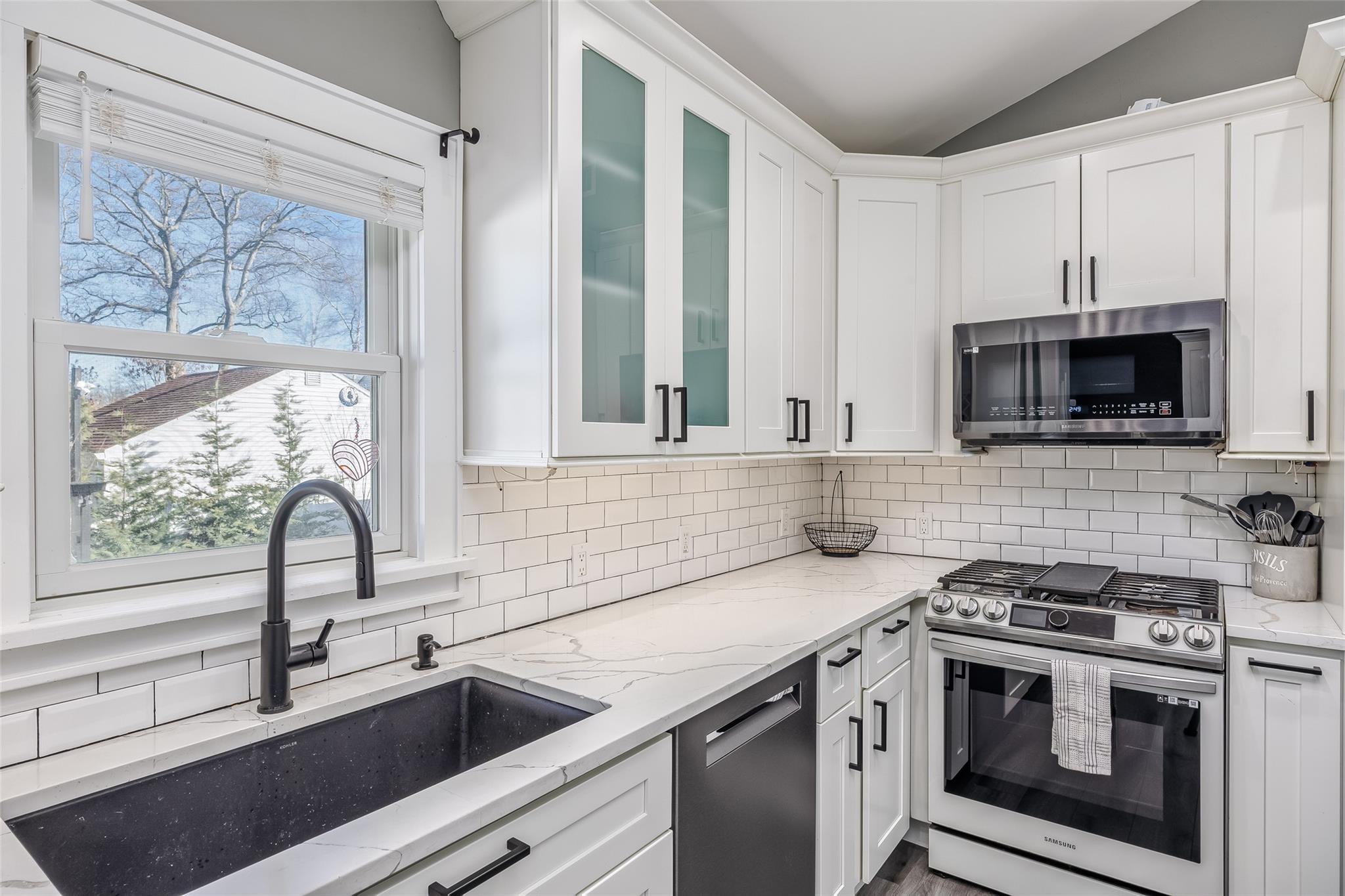 322 Oak Neck Road, West Islip, New York image 7