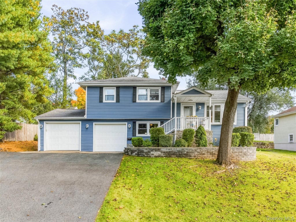 Photo of 2 Valley View Terrace, Suffern, NY 10901 (MLS # 1061580)