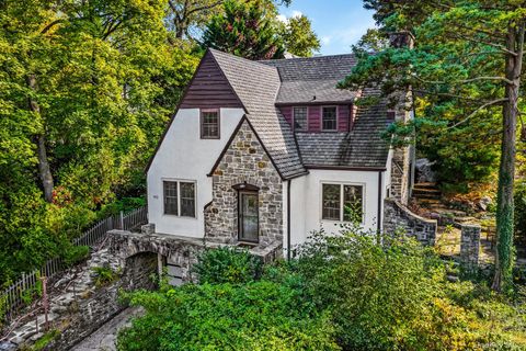 Photo of 40 Holland Place, Hartsdale, NY 10530 (MLS # 930237)