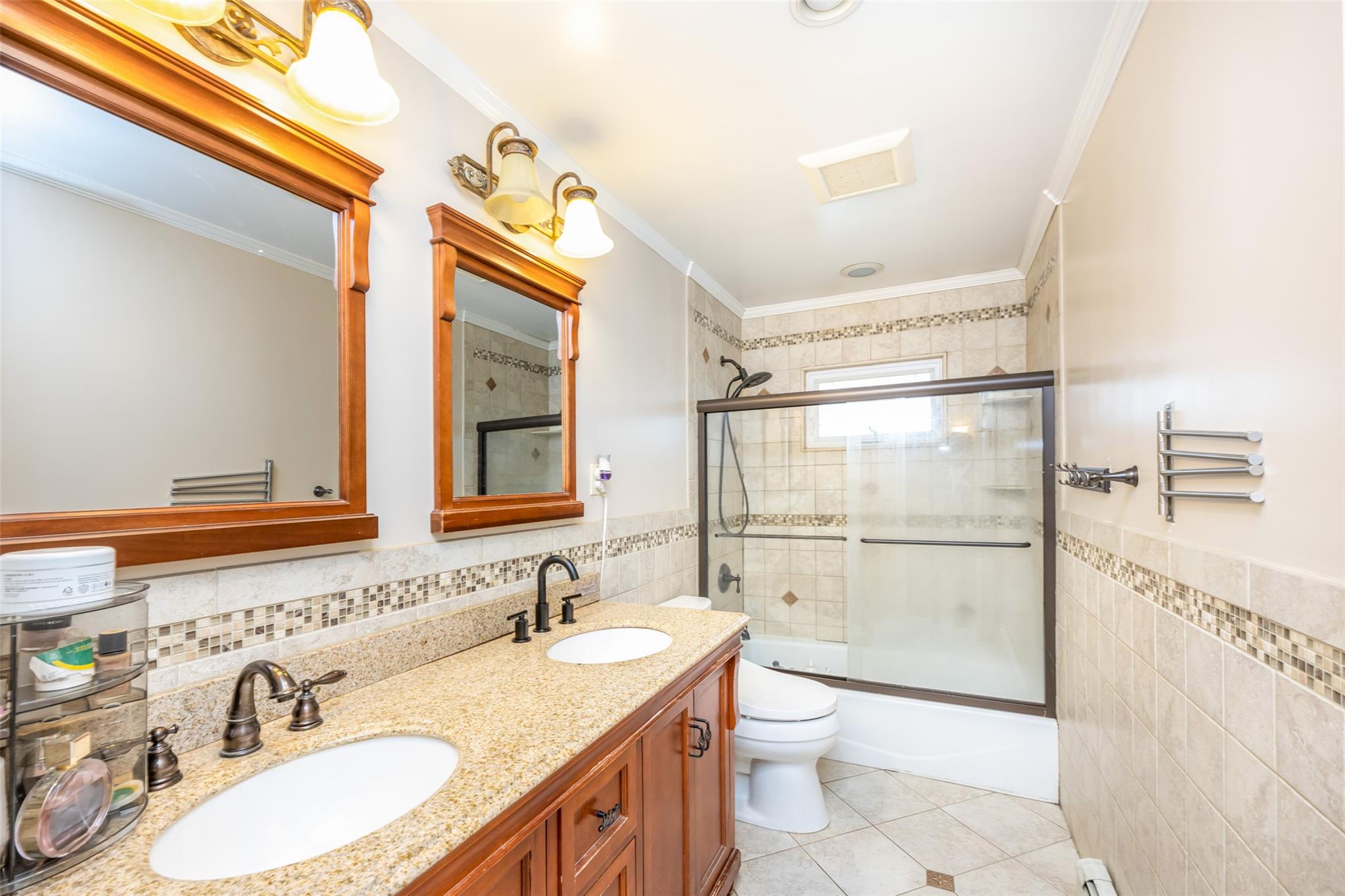 28 Gates Avenue, Plainview, New York image 11