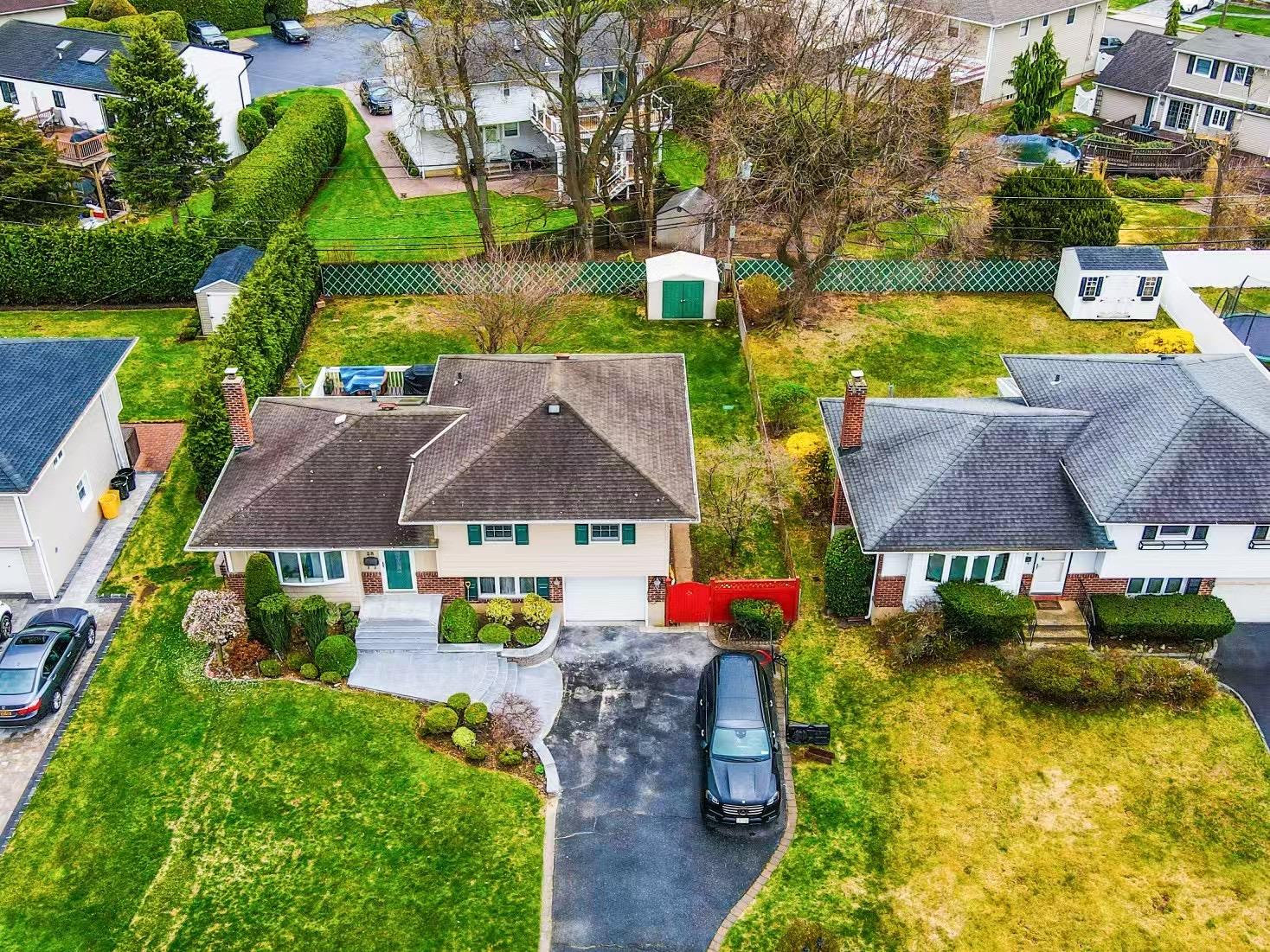 28 Gates Avenue, Plainview, New York image 2