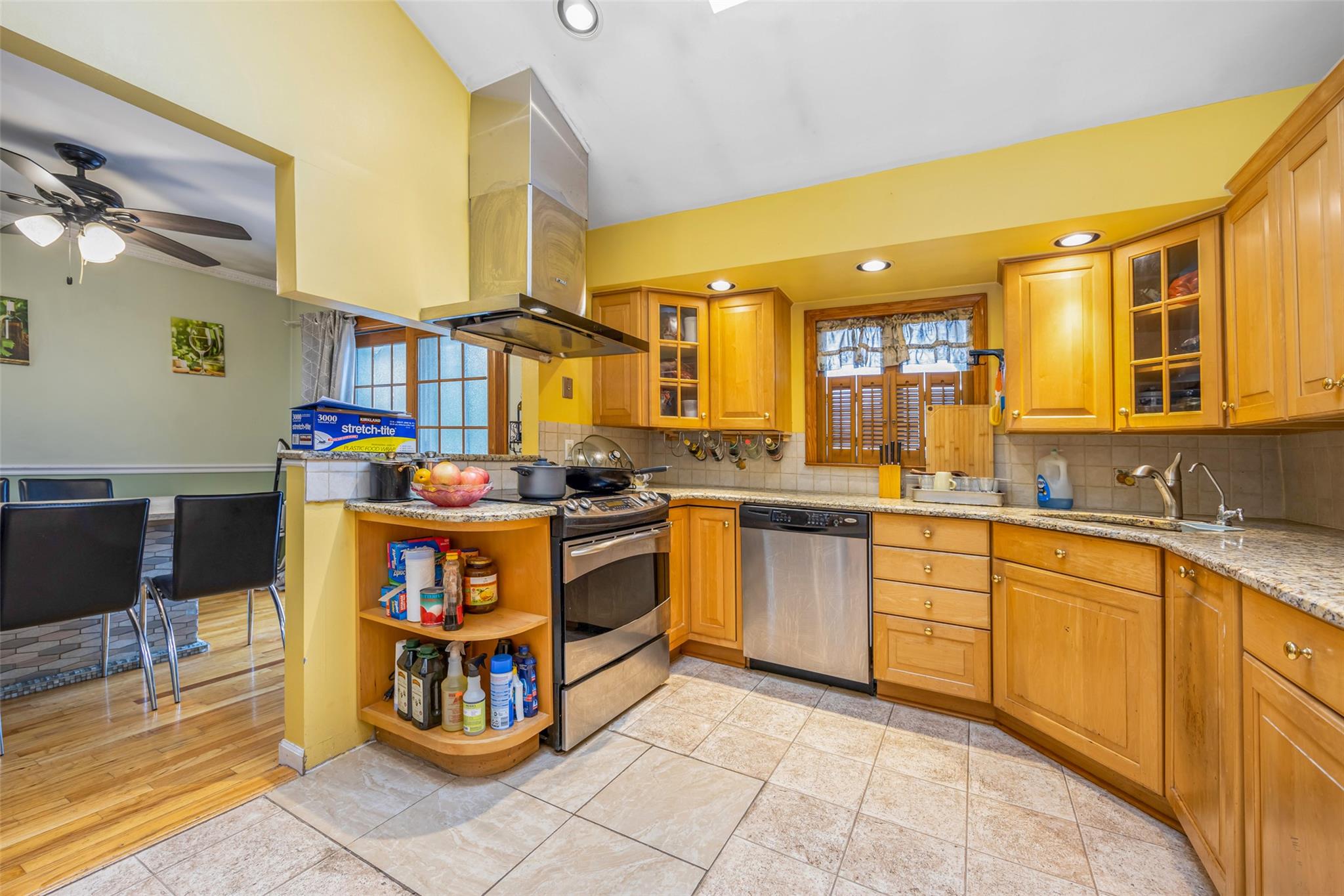 28 Gates Avenue, Plainview, New York image 8