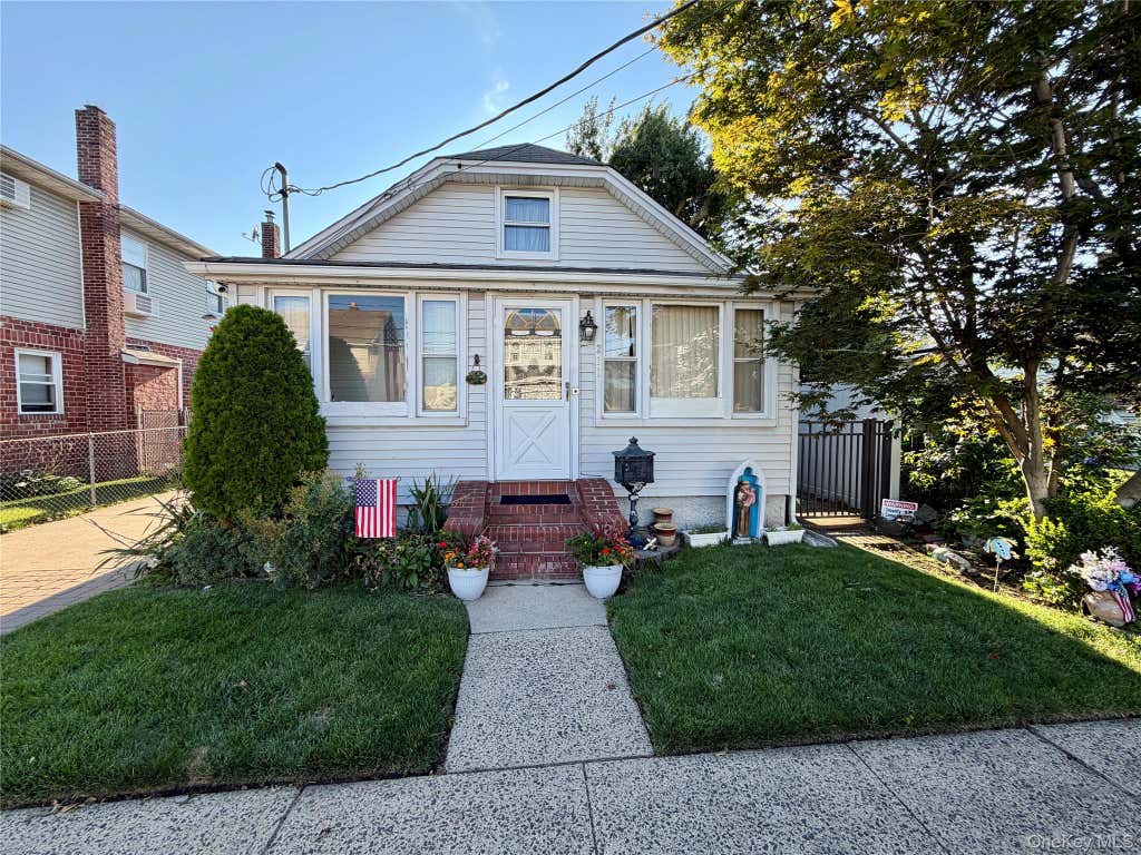 Photo of 211 Madison Avenue, Franklin Square, NY 11010 (MLS # 1035468)