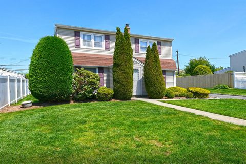 30 Castle Lane, Levittown, NY 11756 - MLS#: 856355