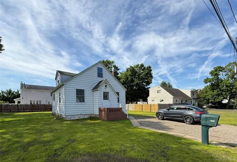 Photo of 1599 3rd Street, West Babylon, NY 11704 (MLS # 1010023)