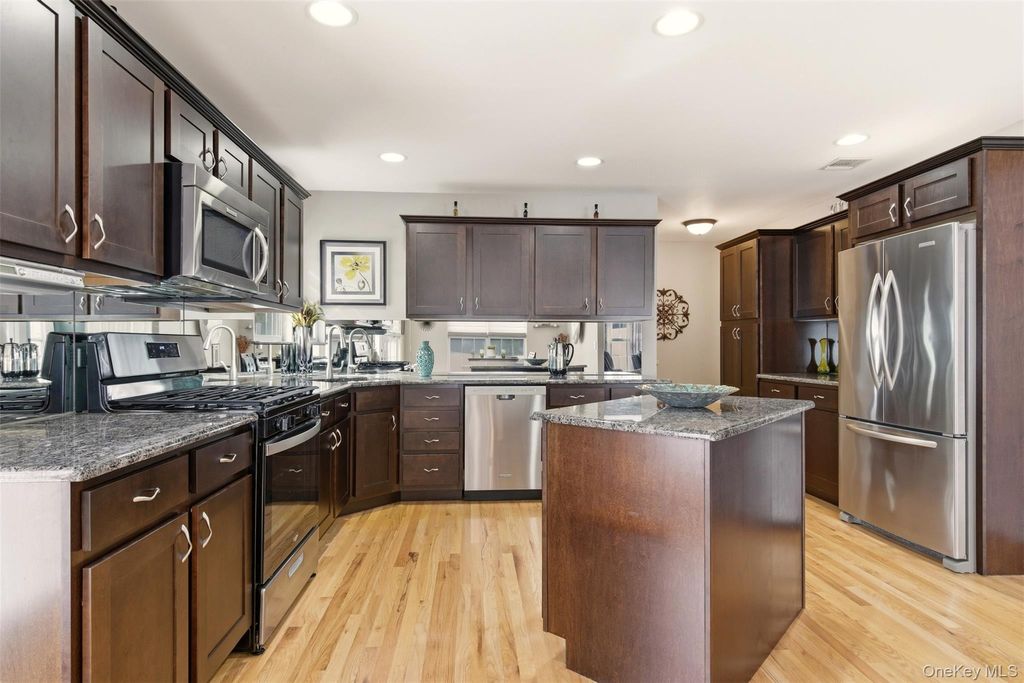 Photo of 4 Macintosh Lane, Selden, NY 11784 (MLS # 956010)