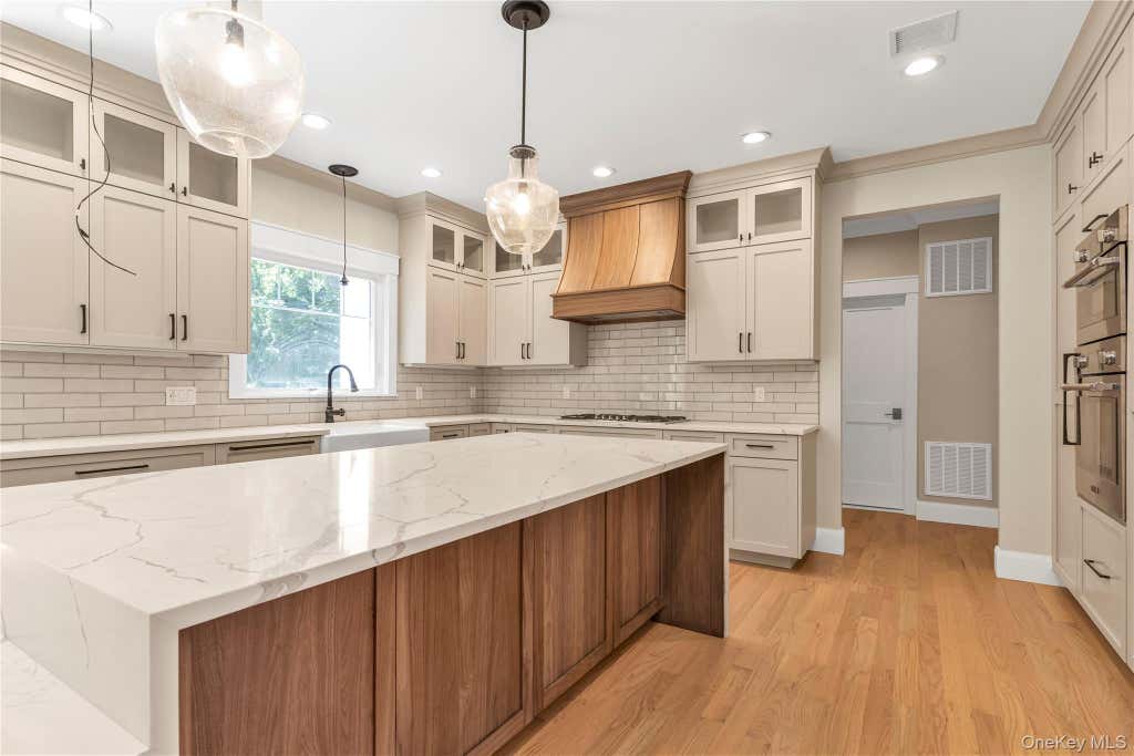 Photo of 22 Northern Parkway E, Plainview, NY 11803 (MLS # 1008163)