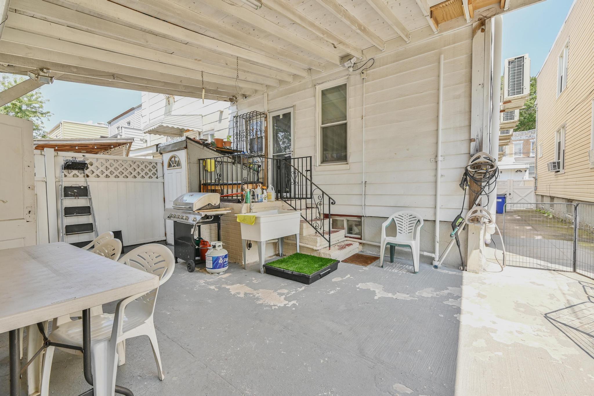 350 Grant Avenue