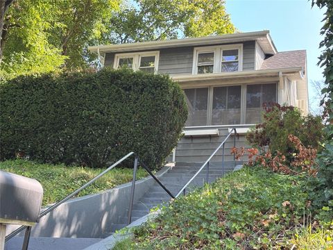 Photo of 19 Ellwood Street, Glen Cove, NY 11542 (MLS # 922287)