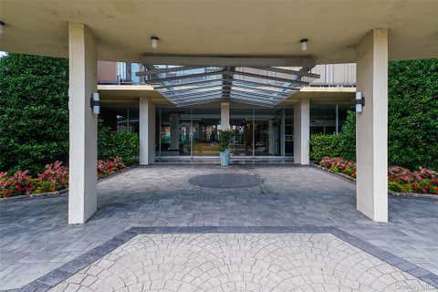 Photo for 166-25 Powells Cove Boulevard 6M