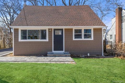 Homes For Sale - 189 Trouville Road<br/> Copiague, NY 11726