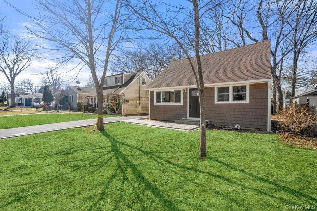 Photo of 189 Trouville Road, Copiague, NY 11726 (MLS # 969937)