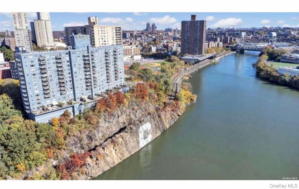 Photo of 2400 Johnson Avenue #10F, Bronx, NY 10463 (MLS # 989581)