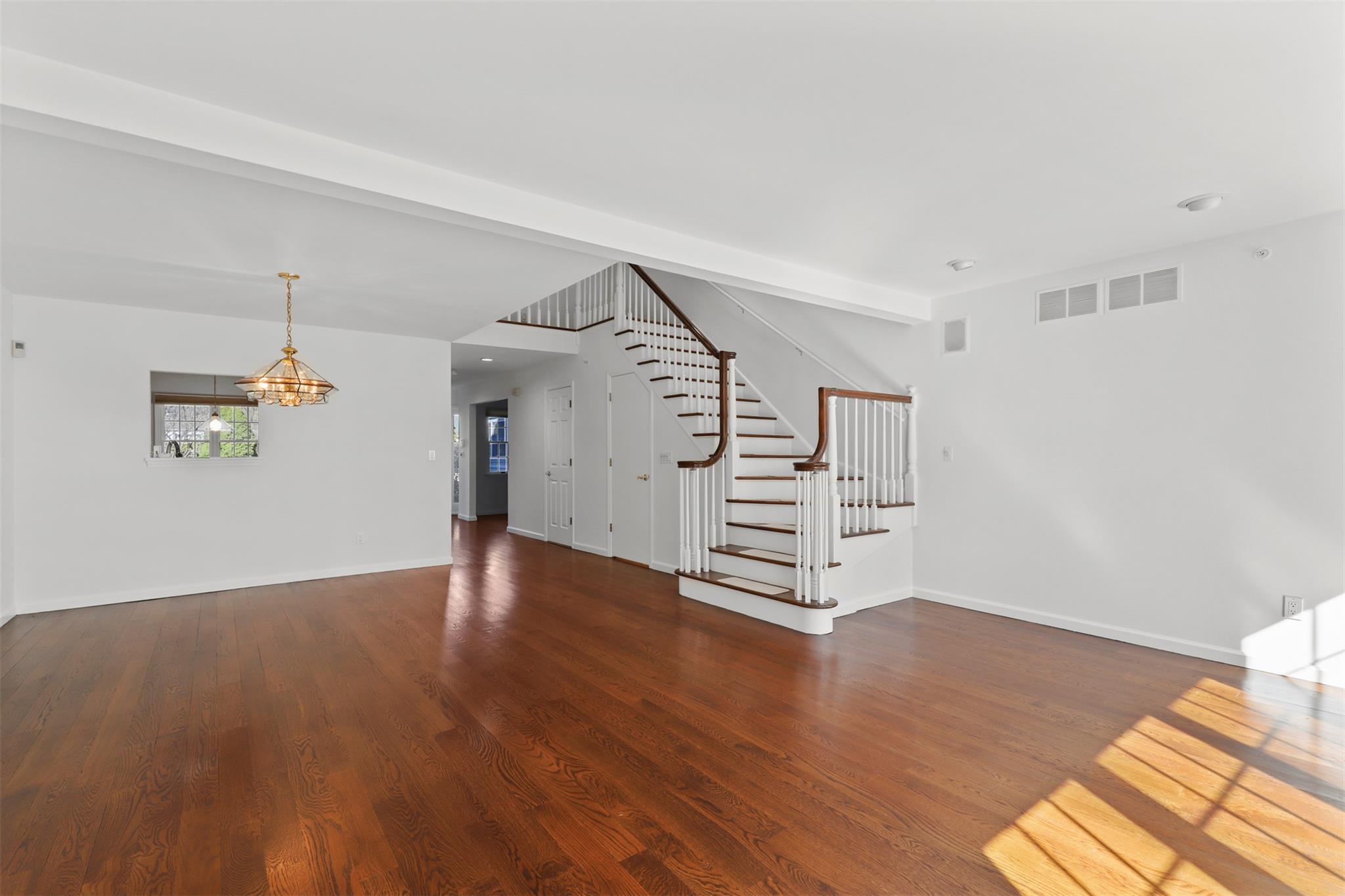 88 Brook Hills Circle, White Plains, New York image 4