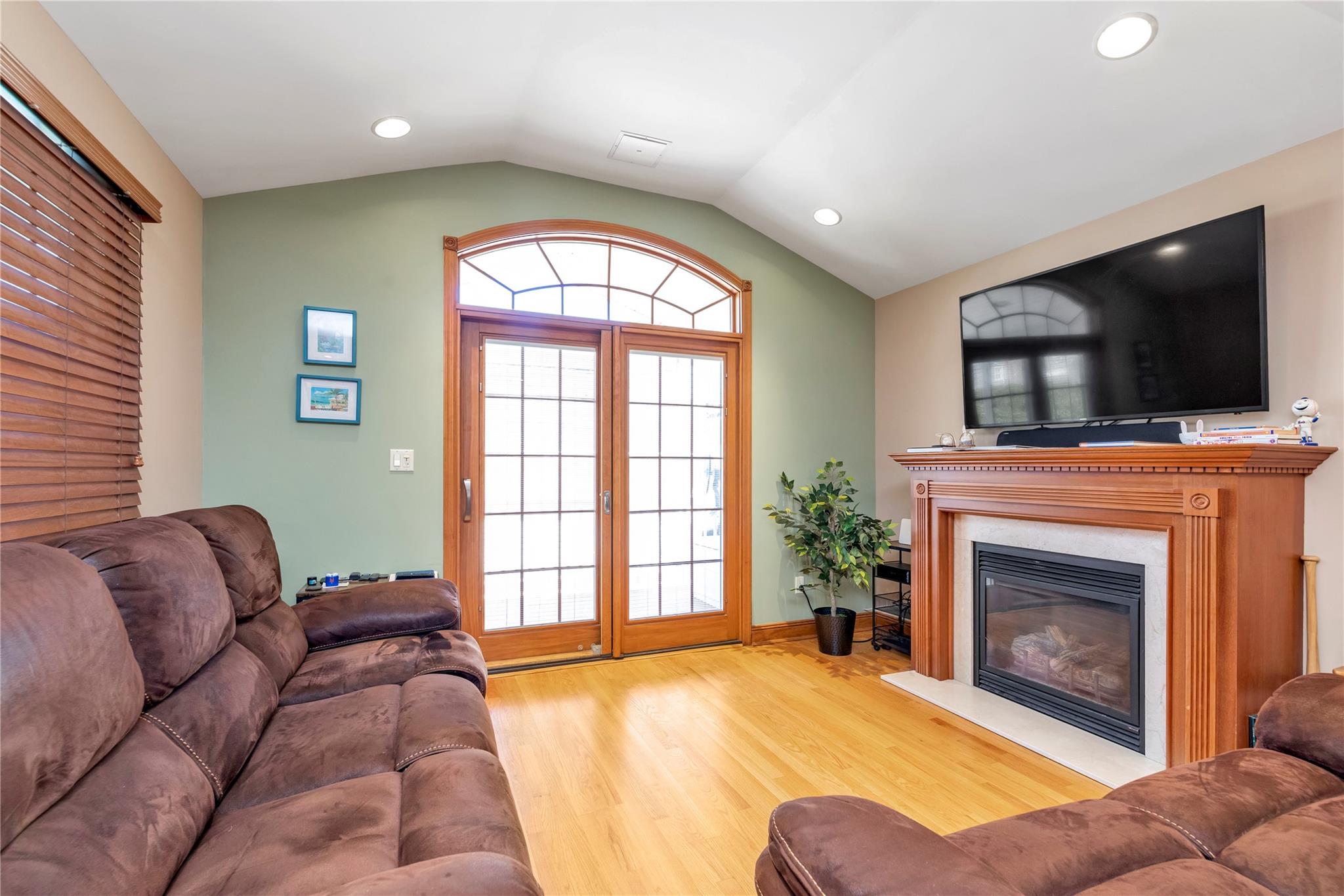 25 Miller Avenue, Floral Park, New York image 12