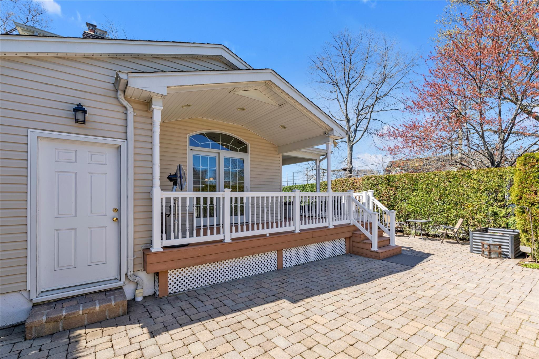 25 Miller Avenue, Floral Park, New York image 22