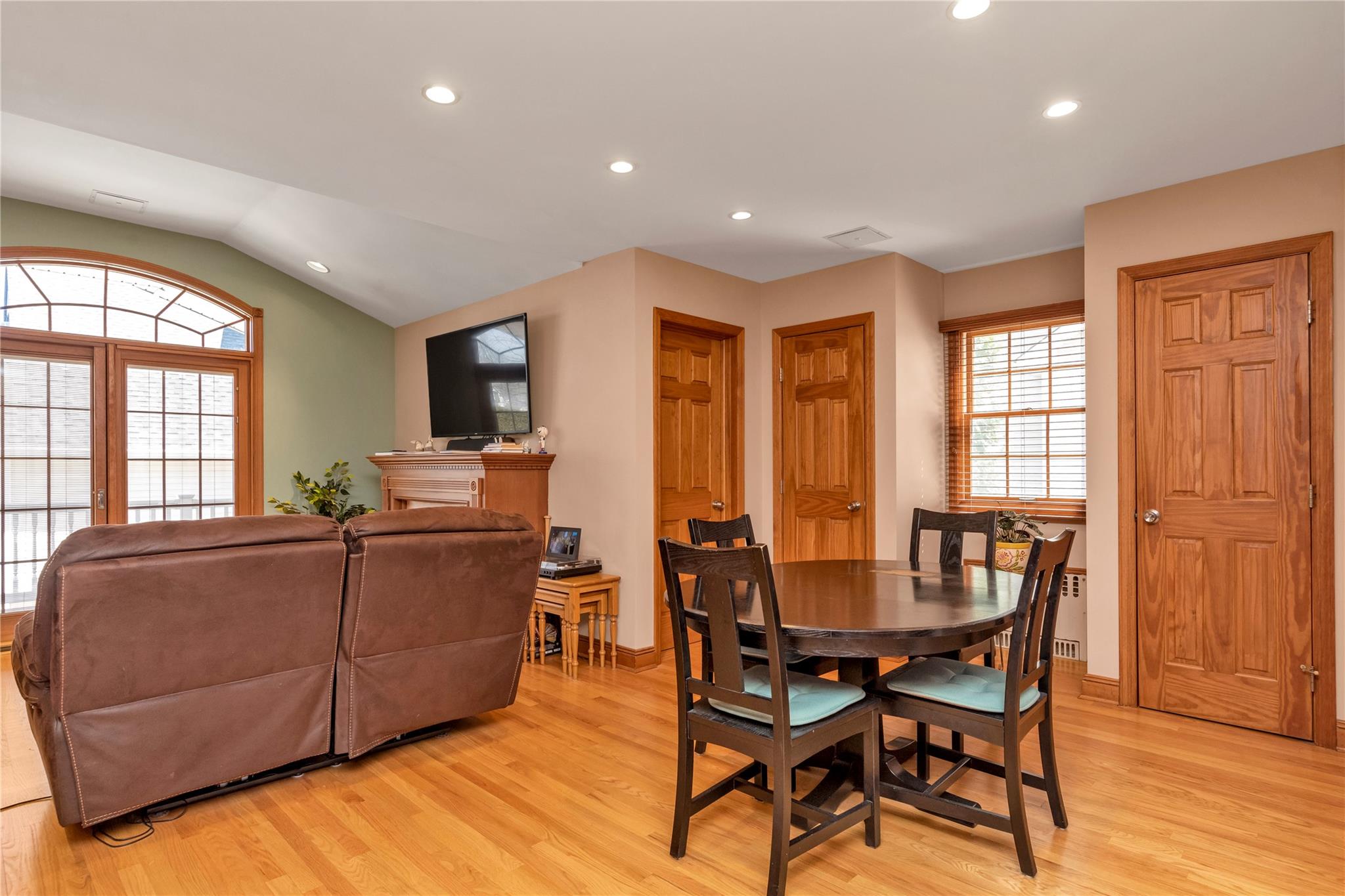 25 Miller Avenue, Floral Park, New York image 10