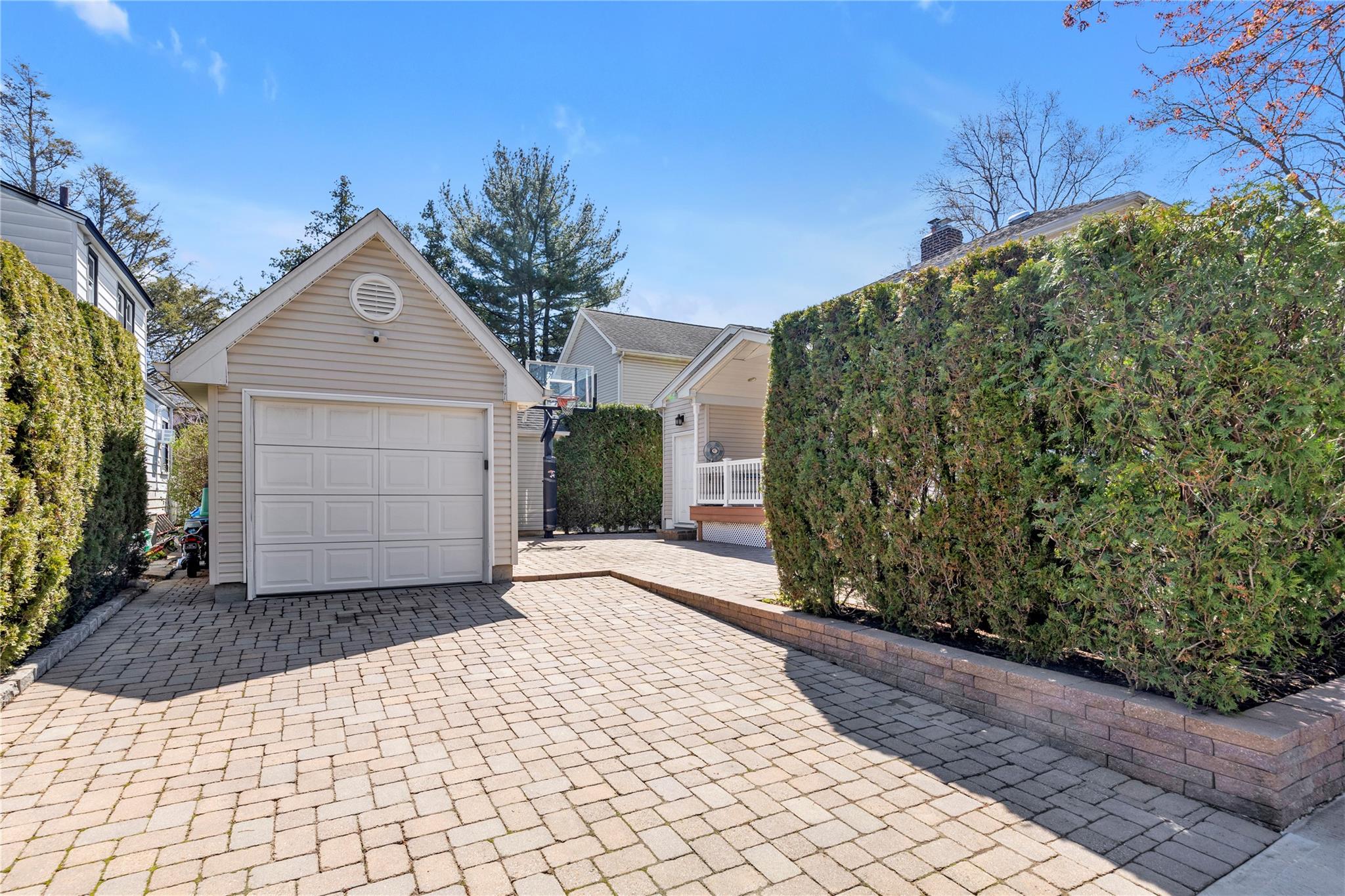 25 Miller Avenue, Floral Park, New York image 24