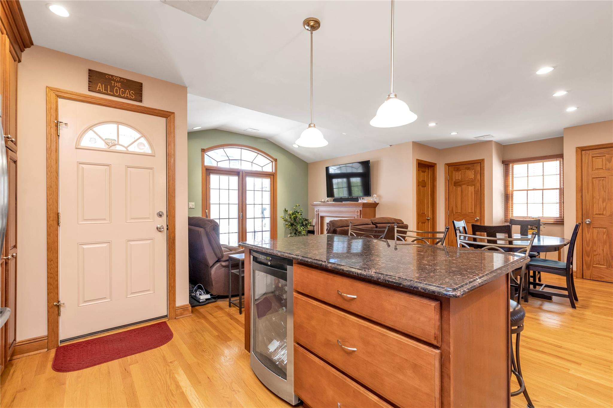 25 Miller Avenue, Floral Park, New York image 9