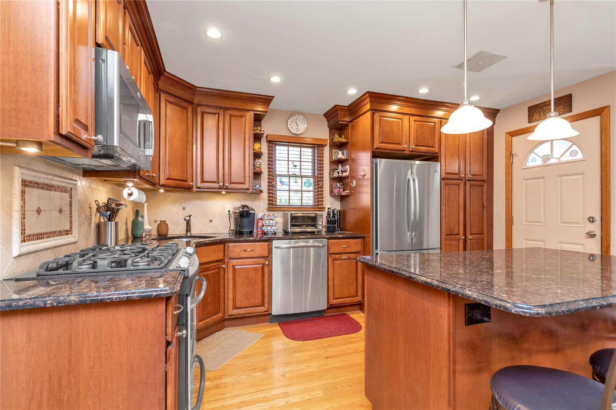 25 Miller Avenue, Floral Park, New York image 7