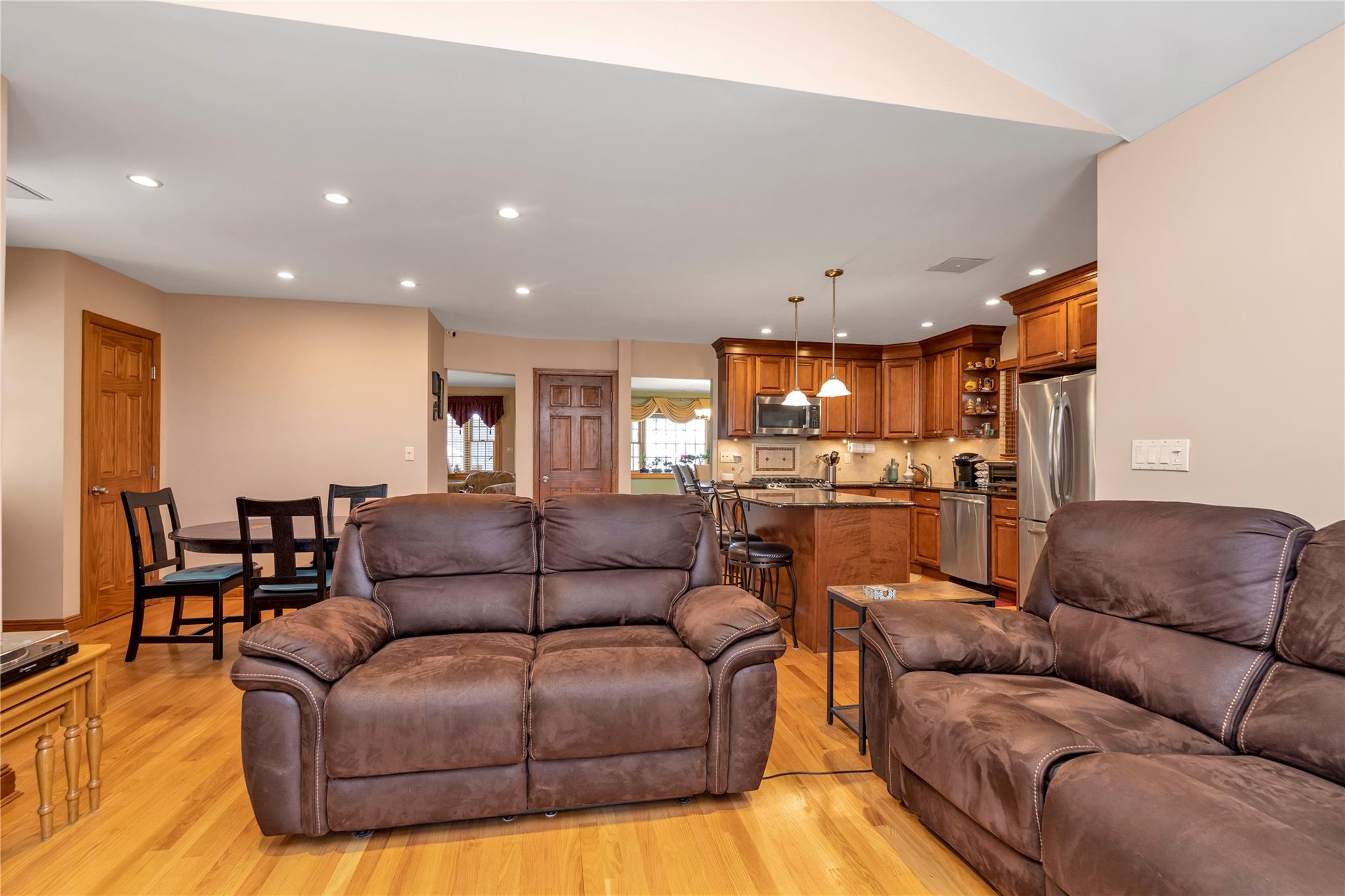 25 Miller Avenue, Floral Park, New York image 11
