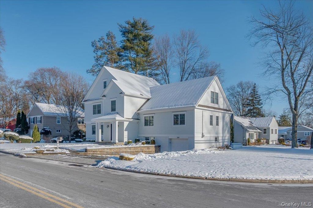 Photo of 299 STRATTON Road, New Rochelle, NY 10804 (MLS # 964716)