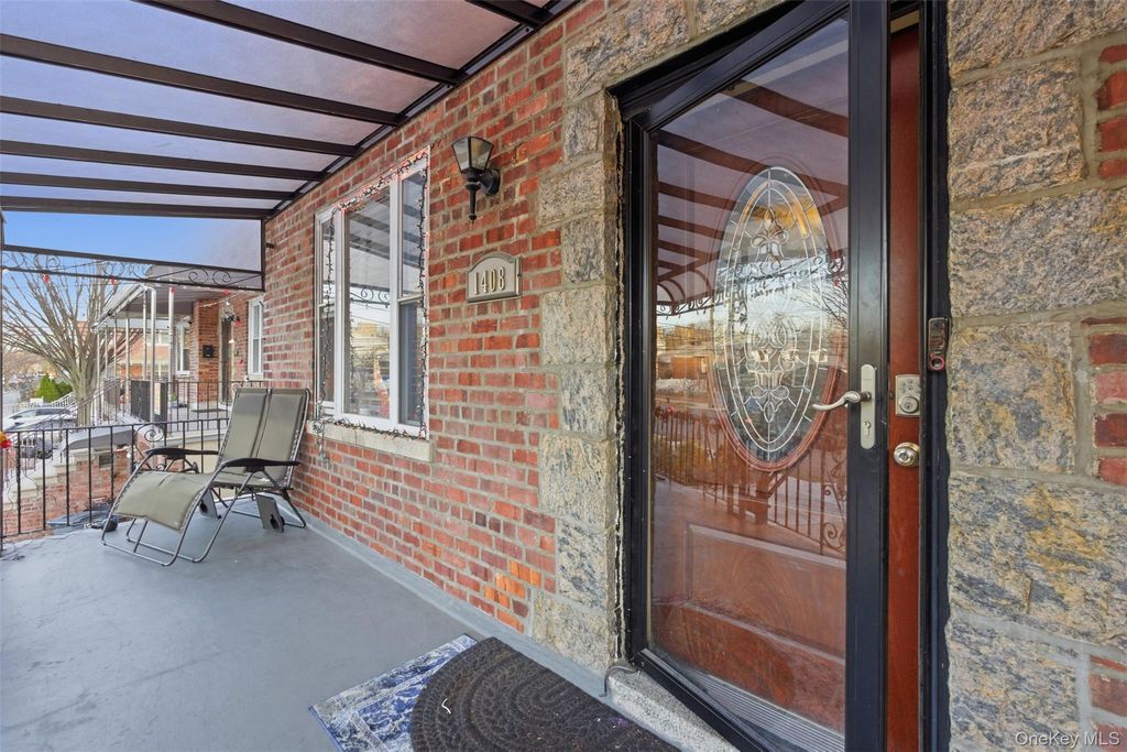 Photo of 1408 Astor Avenue, Bronx, NY 10469 (MLS # 944457)