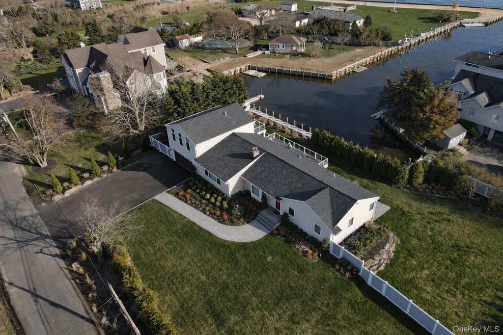 Photo of 18 Matilda Court, Bayport, NY 11705 (MLS # 996328)