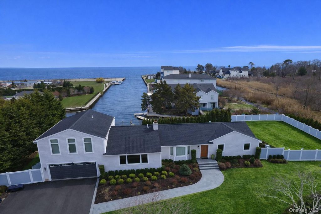 Photo of 18 Matilda Court, Bayport, NY 11705 (MLS # 996328)