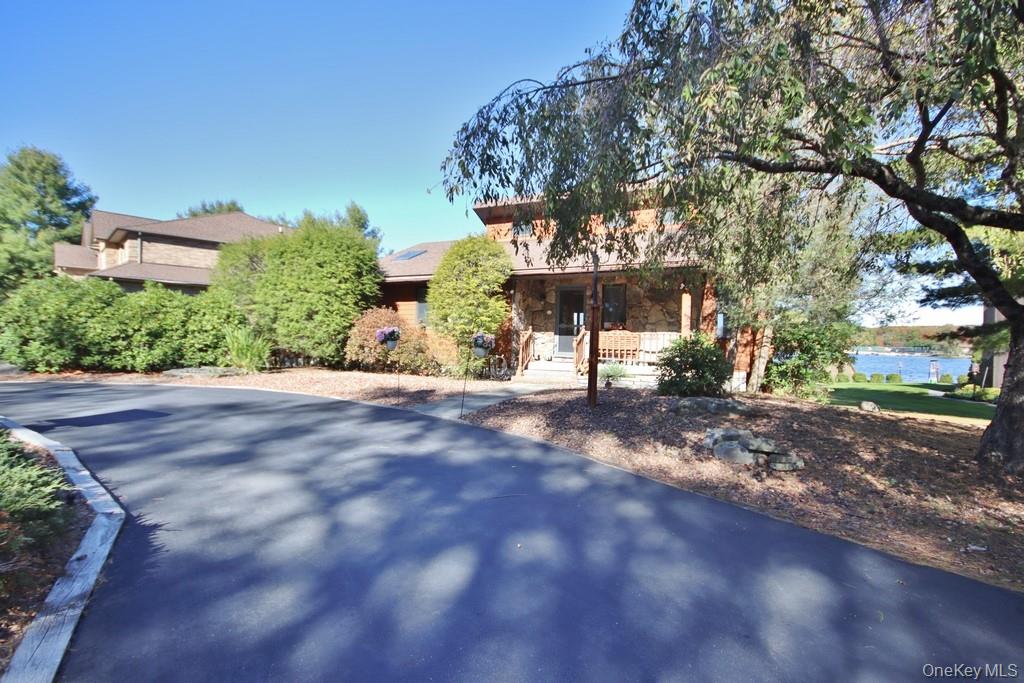 44 Lake Shore Drive S