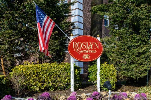 Homes For Sale - 25 Edwards Street #2 E<br/> Nassau County, Roslyn Heights, NY 11576