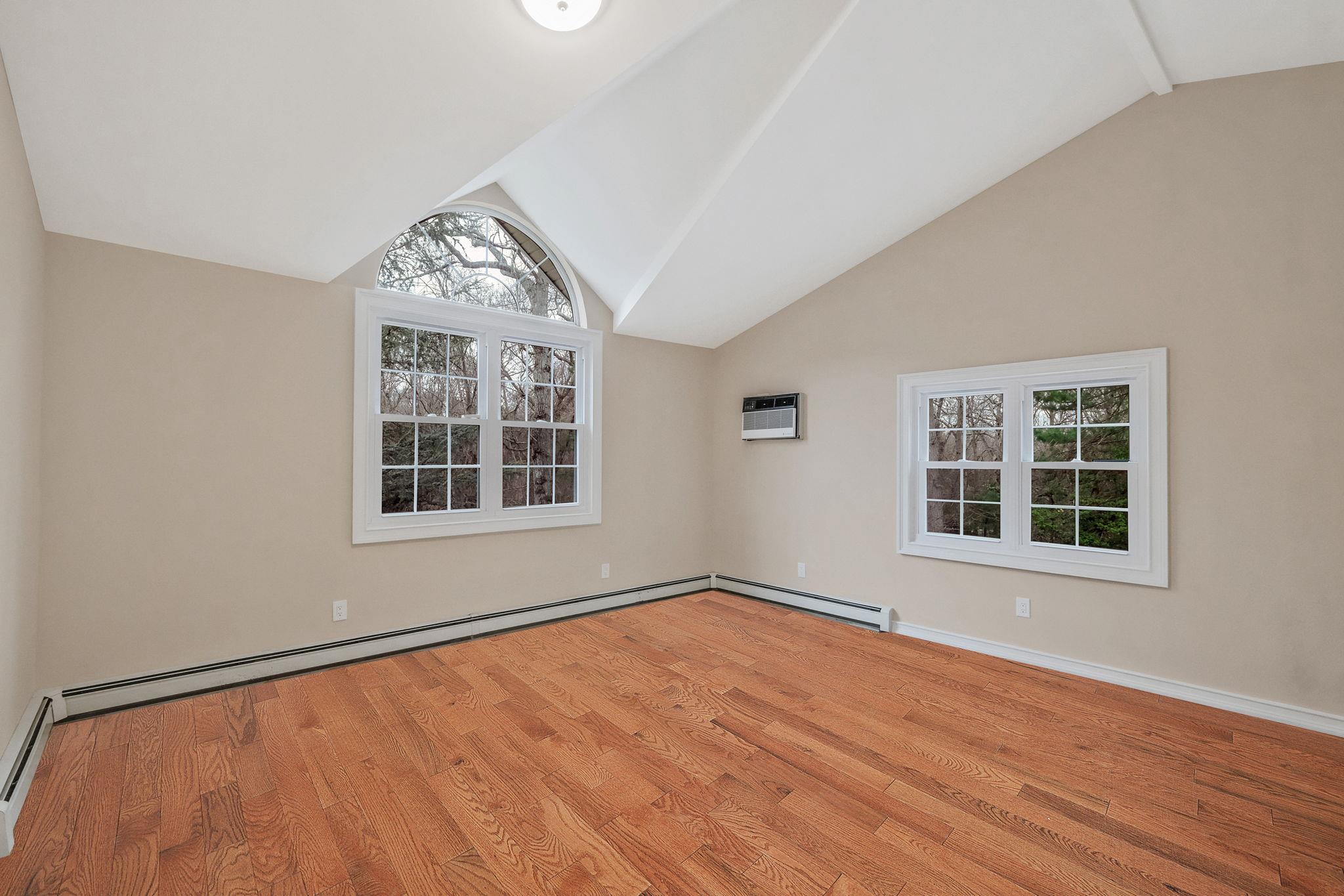 90 E Bartlett Road, Middle Island, New York image 26