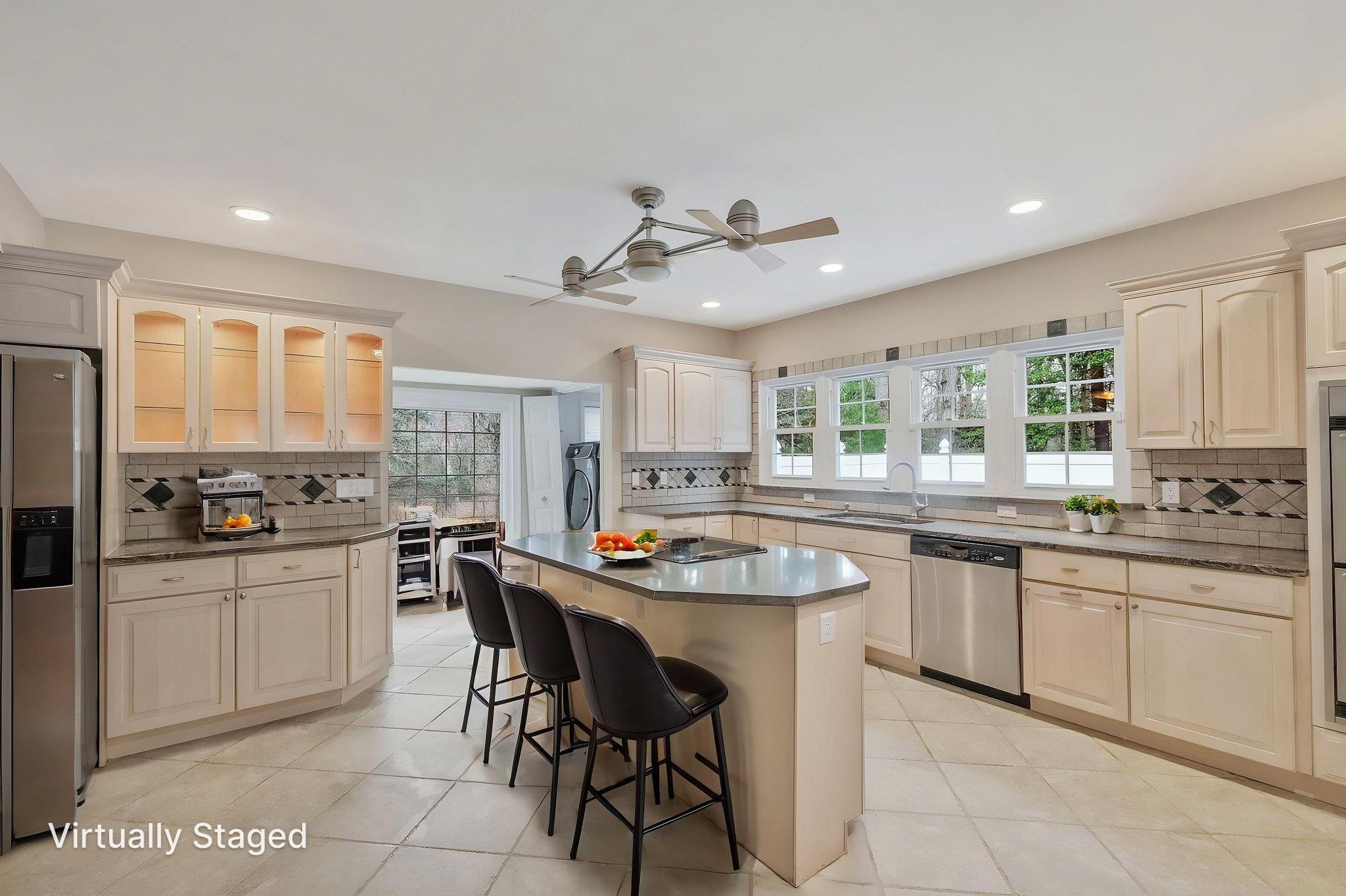 90 E Bartlett Road, Middle Island, New York image 15