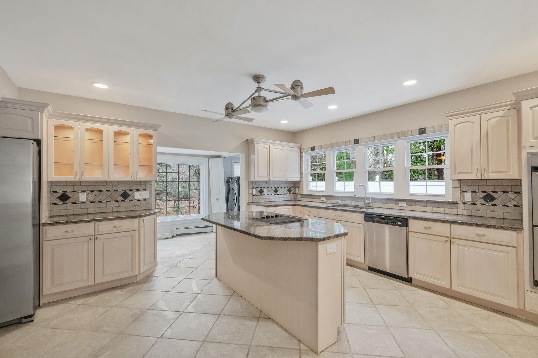 90 E Bartlett Road, Middle Island, New York image 14