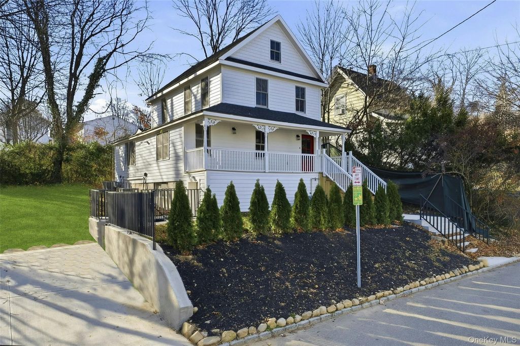 Photo of 17 Tatterson Street, Roslyn, NY 11576 (MLS # 943449)