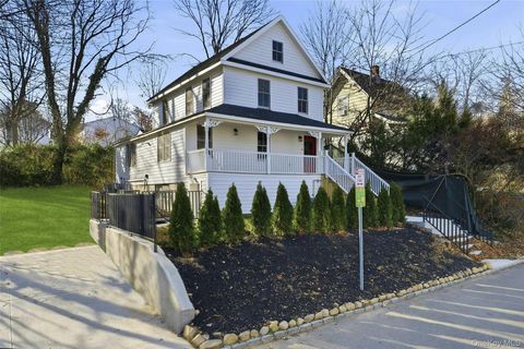 17 Tatterson Street Roslyn NY 11576