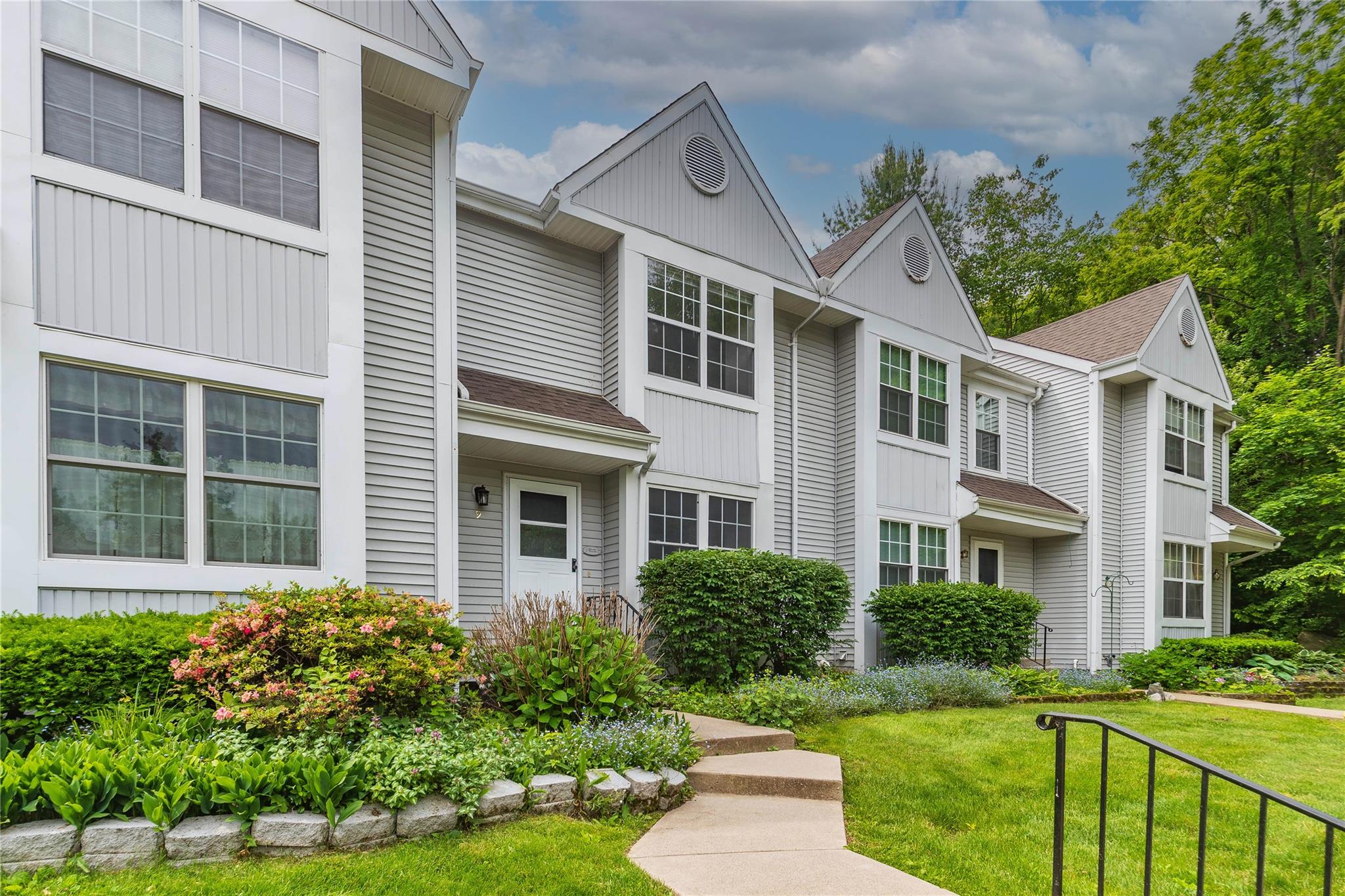 9 Clara Court, Cortlandt Manor, New York image 2