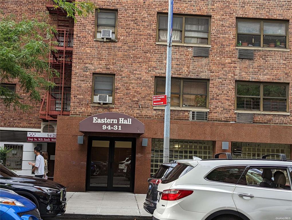 59 Ave Ave 4B, Elmhurst, Queens, NY - 2 Bedrooms  
1 Bathrooms  
5 Rooms - 