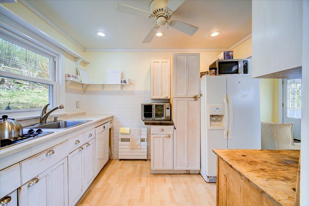 21 Lake Claire Drive, Middletown, New York image 21