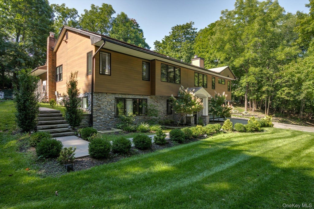 Photo of 6 Tanyard Lane, Huntington, NY 11743 (MLS # 1048552)