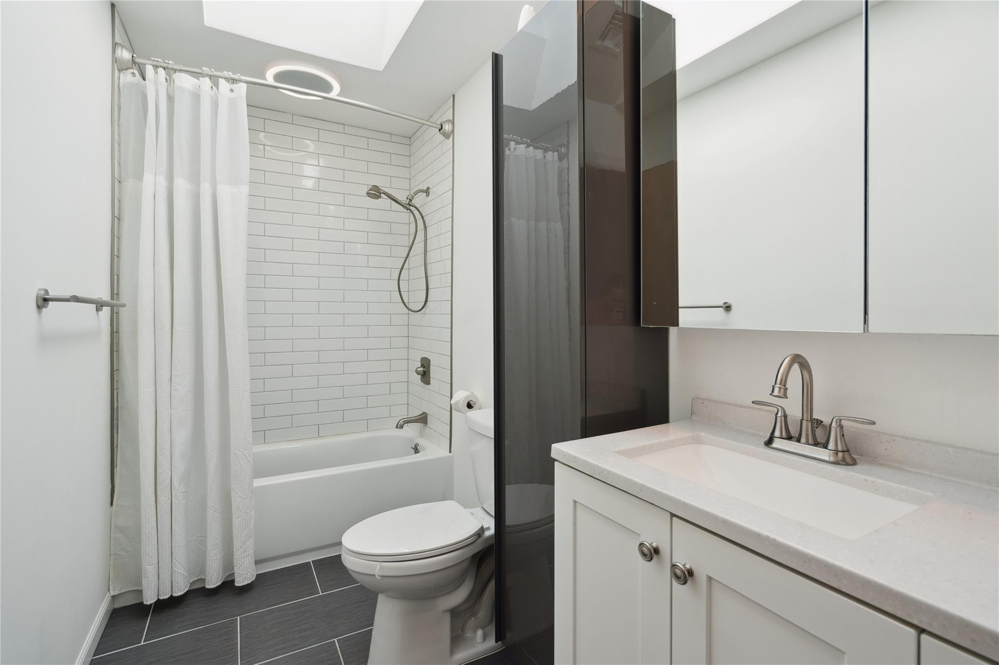 108 Hawkeye Street, Ronkonkoma, New York image 25