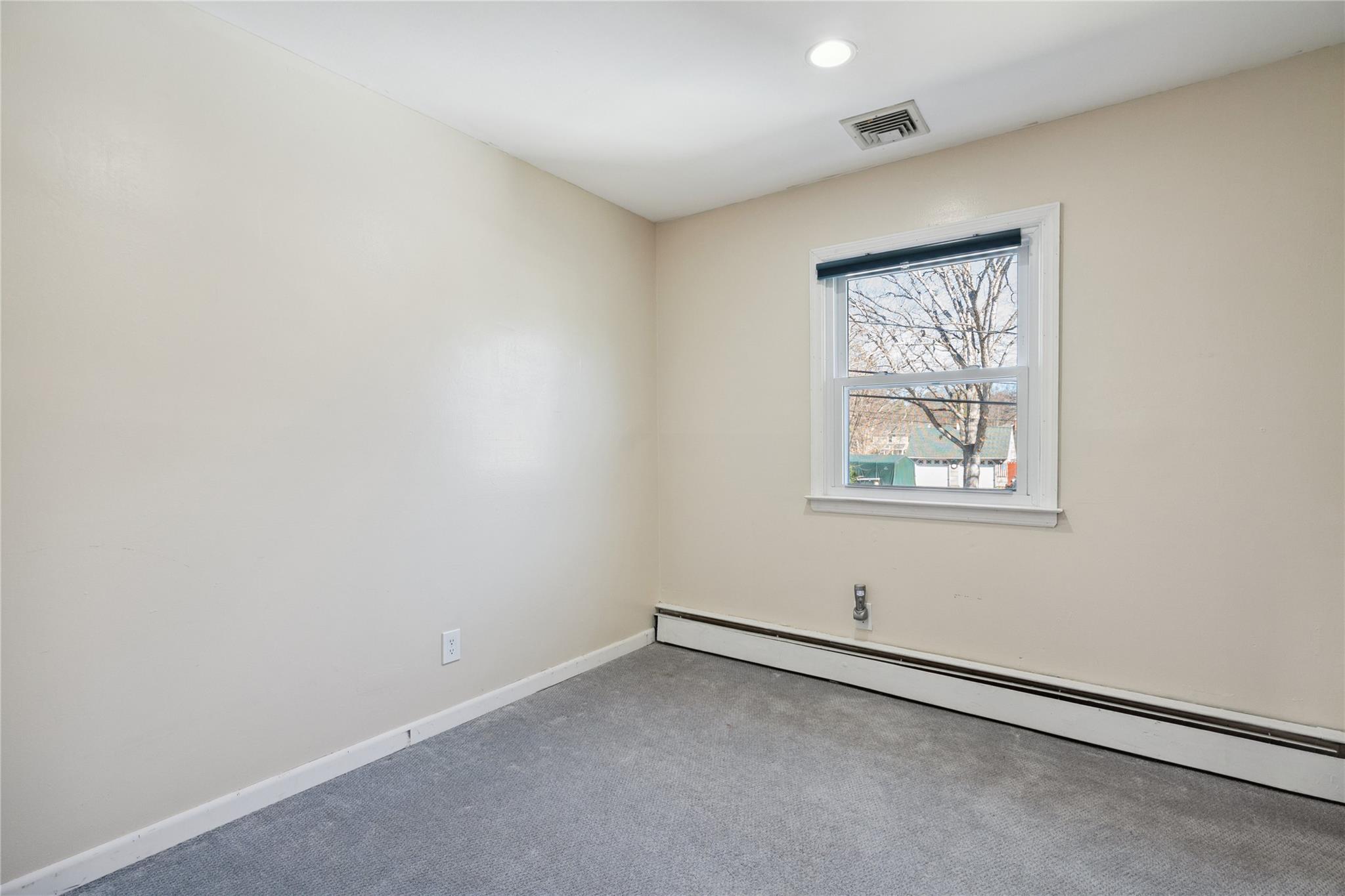 108 Hawkeye Street, Ronkonkoma, New York image 23