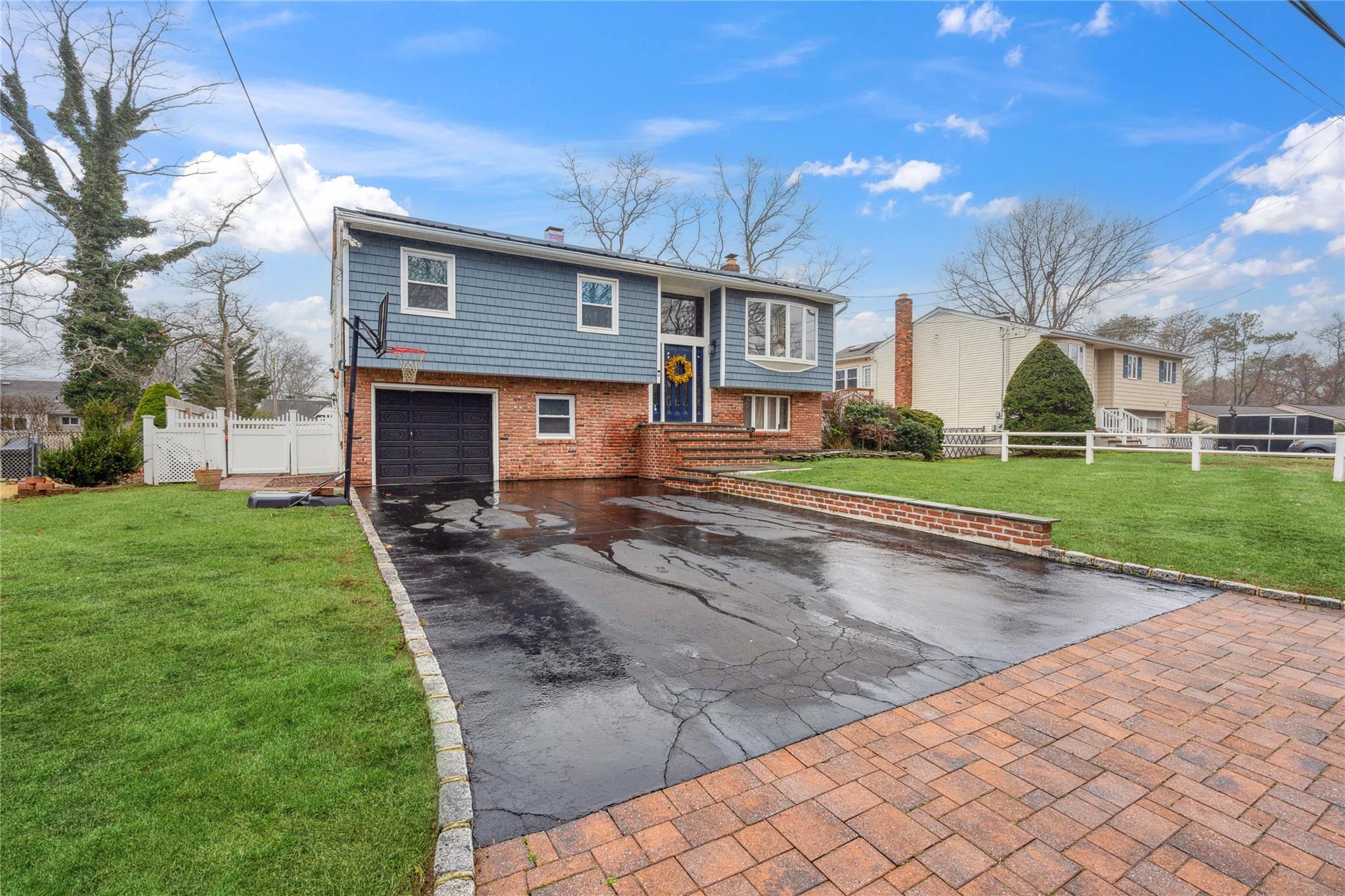 108 Hawkeye Street, Ronkonkoma, New York image 4